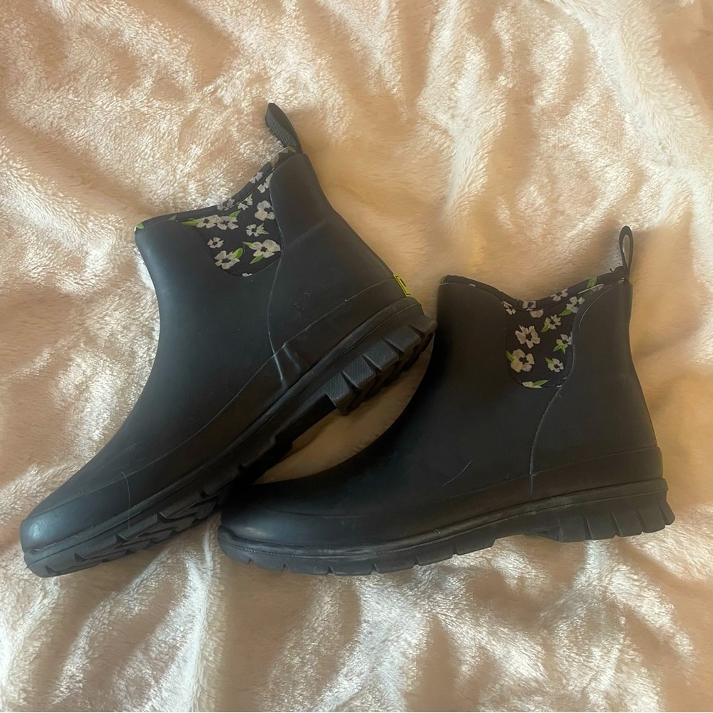 Western Chief Women's Painted Peonies Neoprene Chelsea Boots